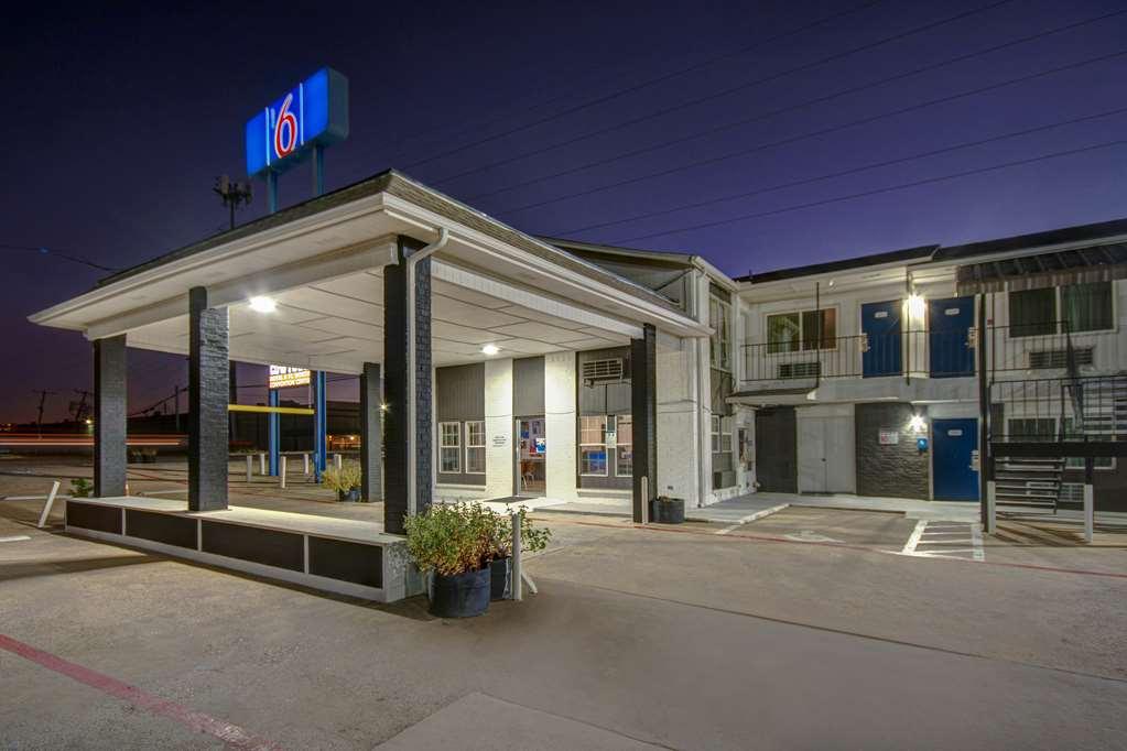 Motel 6 Fort Worth - Northside Εξωτερικό φωτογραφία